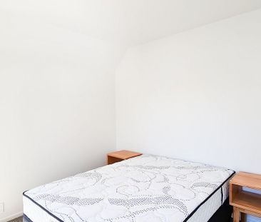 Modern Townhouse in Central City with Garage - Photo 5