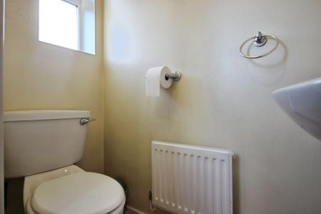 3 bedroom semi-detached house to rent - Photo 5