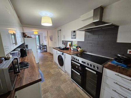 property to rent - Photo 3