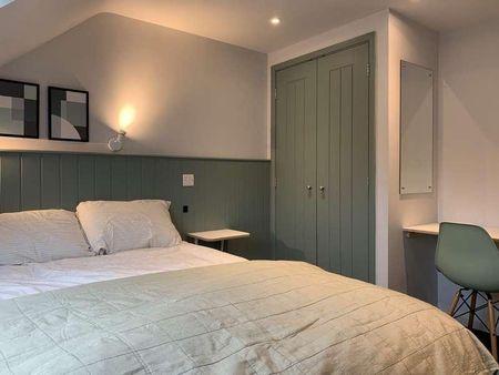 Gated Apartment // Bed // Sept, LN5 - Photo 4