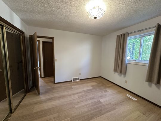 Welcome to your new pet friendly home in the heart of Parkvale!! Doubl - Photo 1