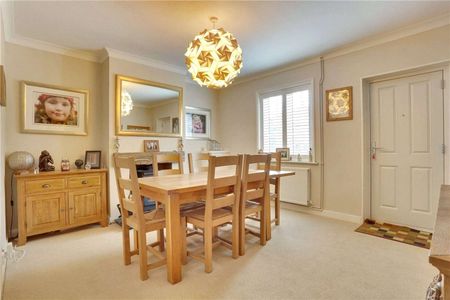 A beautifully presented home set in a picturesque village - Photo 2