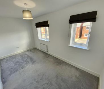 2 bedroom semi-detached house to rent - Photo 4