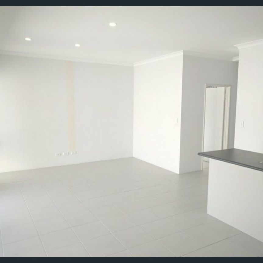 Excellent Location opposite Train Station! - Photo 1