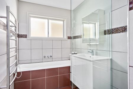 Easy low level maintenance living - Photo 4