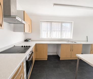 Strathmore Close, Worthing - Photo 2