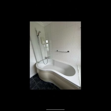 Room in a Shared House, Capel Gardens, IG3 - Photo 4