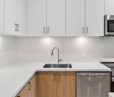 For Lease - 333 Sunseeker Avenue Unit# 142, Innisfil, Ontario - Photo 5