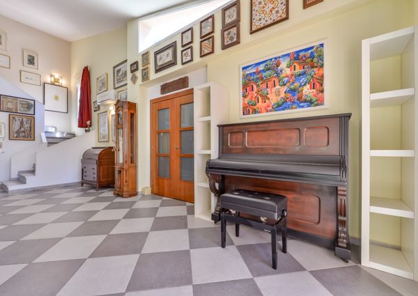 FOR RENT VILLA MORAIRA with 4 bedrooms for LONG TERM NEAR THE BEACH AND THE CITY