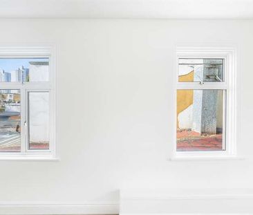 Plumstead High Street, London, SE18 - Photo 3