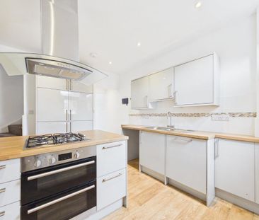 2 bedroom semi-detached house to rent - Photo 3