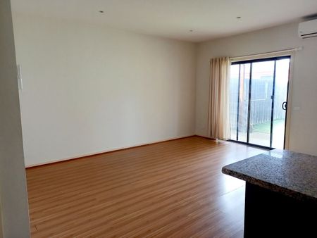 THREE BEDROOM TOWNHOUSE - Photo 4