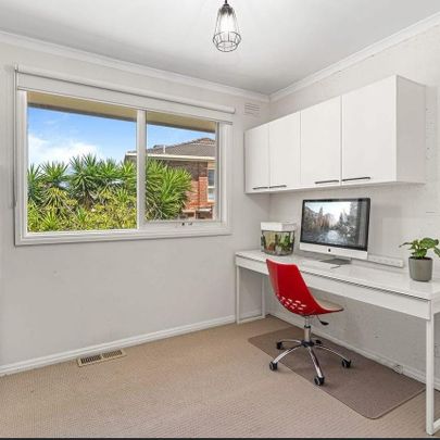 Family Comfort in a Peaceful Wantirna South Location close to Westfield Knox, the Knox school and within Templeton Primary School Zone - Photo 1