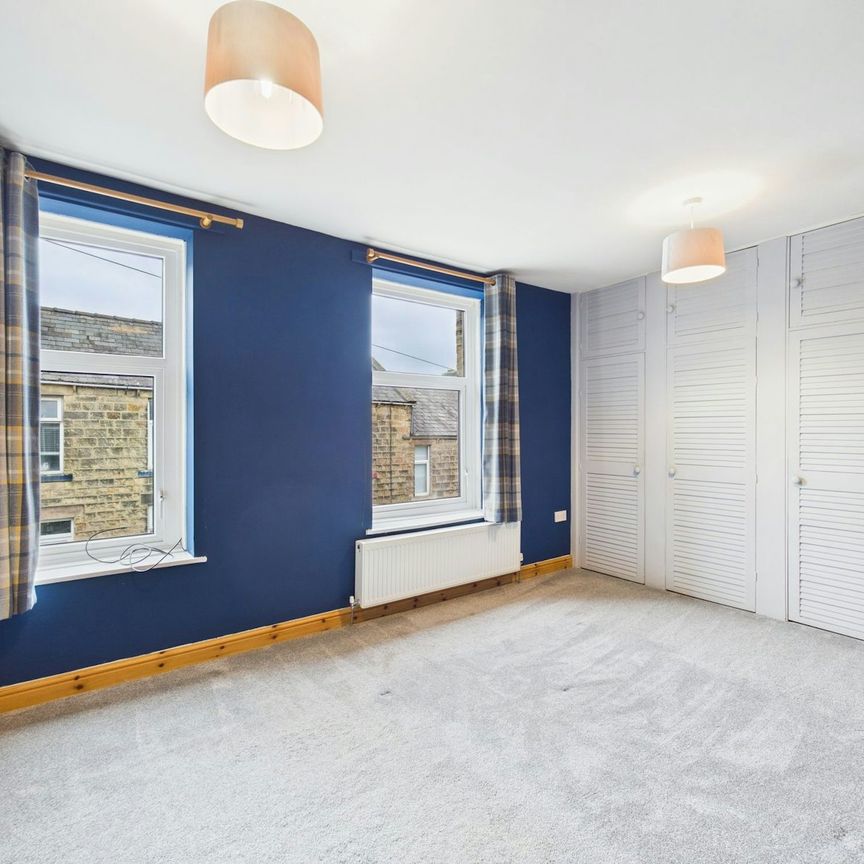 Terraced House to rent on - Photo 1