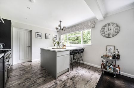 4 bedroom detached house to rent - Photo 3