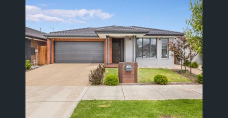 Light-Filled Home with Seamless Indoor–Outdoor Living - Photo 4