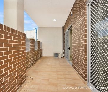 Ground Level, Luxury Living - Photo 4