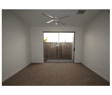 PREMIUM FAMILY LIVING IN ROCHEDALE! - Photo 1