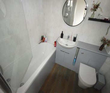 3 Bedroom Semi Detached To Let - Photo 6