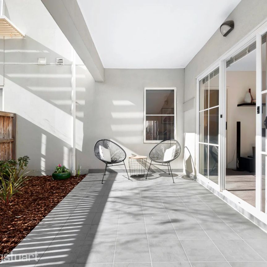 Ground Floor Apartment with Large Courtyard! - Photo 1