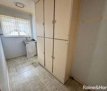 Ideal Family Home - Photo 2