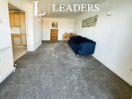 2 bedroom flat to rent - Photo 2