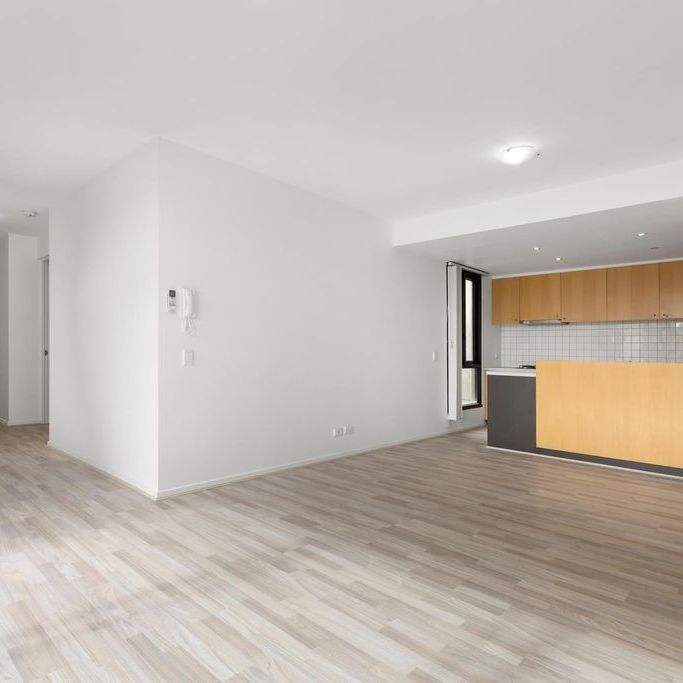 Effortless urban living! - Photo 1