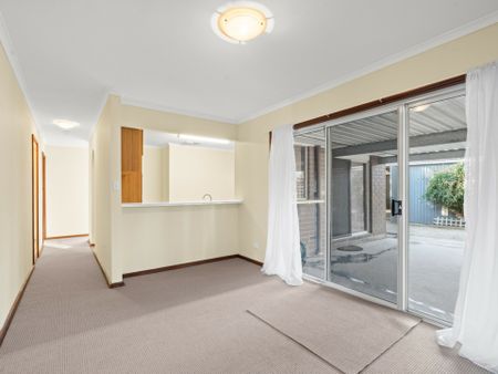 14 Alabar Crescent, GLOBE DERBY PARK - Photo 5