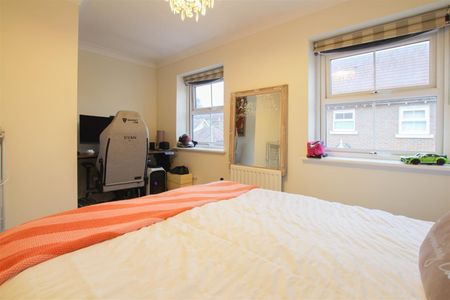 Crawley Hobbs Close, Saffron Walden - Photo 3