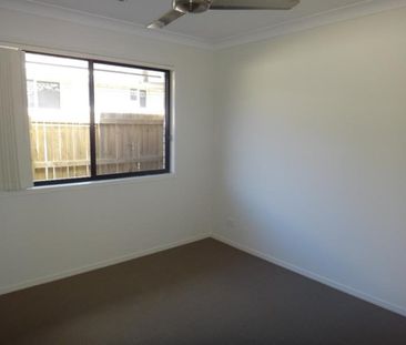 Great Family Home in Sought-After Coomera Grand Estate - Photo 4