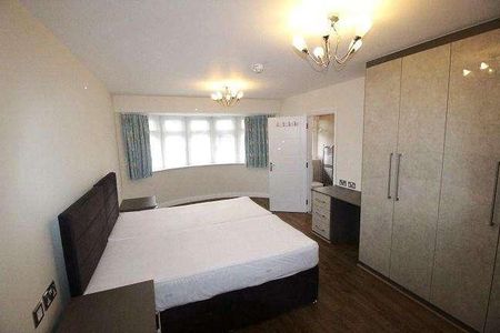 Queens Way, London, NW4 - Photo 2