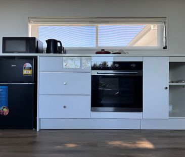 Prime Location Unit - Ideal for Singles or Couples - Photo 5