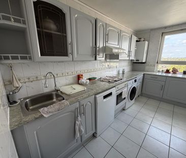 3 bedroom flat to rent - Photo 5