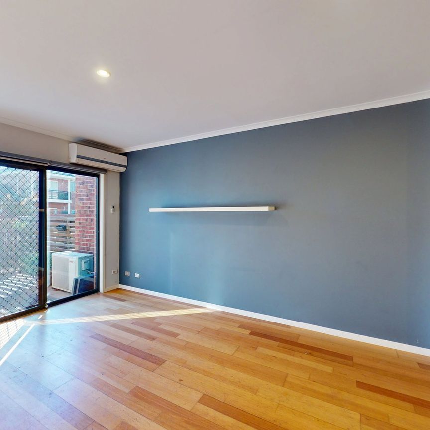 Modern Comfort In Prime Location: 6 month lease preferred - Photo 1