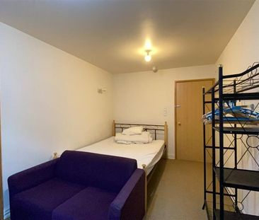 Centrally located boarding house room - Photo 2