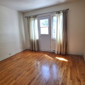 3 1/2 HAUT DE TRIPLEX TRANQUILLE - Photo 2