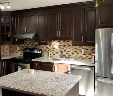 For Lease - 630 Leatherleaf Drive, Mississauga, Ontario - Photo 2