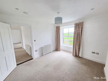 4 bedroom detached house to rent - Photo 4