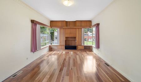 9 Porter Rd, Carnegie - Photo 2