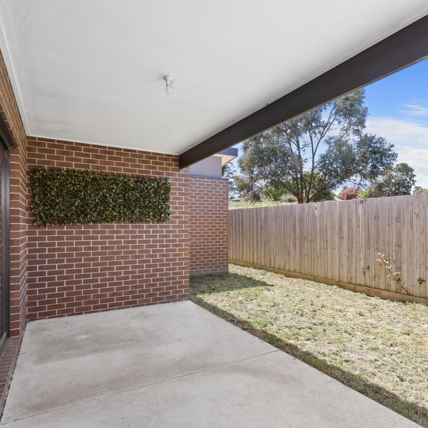 Modern Four Bedroom Home Near Ballarat Wildlife Park! - Photo 1