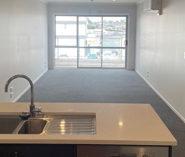 Modern, well kept two bedroom apartment - Photo 1