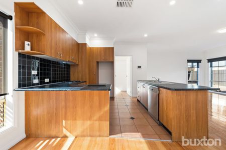 Immaculately Presented 3 Bedroom, 2 Bathroom Single Level Home...With Double Garage! - Photo 4