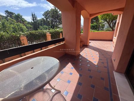 Fantástico apartamento a pocos metros de la playa en Hacienda del Sol, Estepona - Photo 5