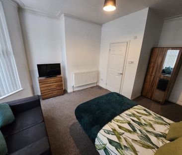 1 bedroom in a house share to rent - Photo 1