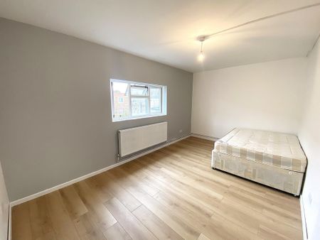 3 bedroom maisonette to rent - Photo 3