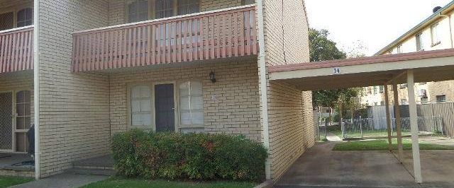 Immaculate 2 Bedroom Renovated Townhouse - Photo 1