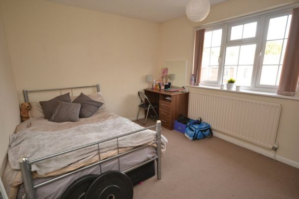 4 bed Mid Terraced House for Rent - Photo 1