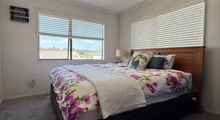 2 Bed Home with Sunny Deck & Outdoor Retreat - Photo 2