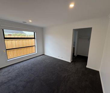 Brand new 3 bedroom home in Belmont! - Photo 6