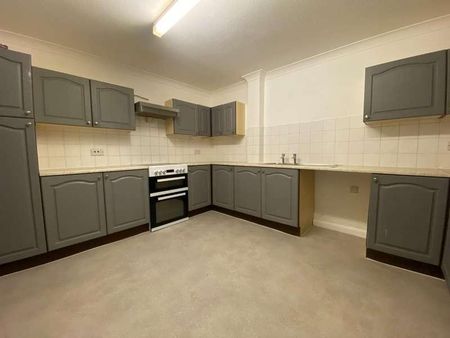 High Street, Town Centre, CB9 - Photo 3